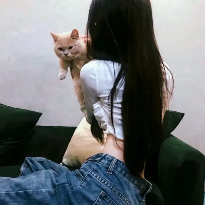 红鞋男子